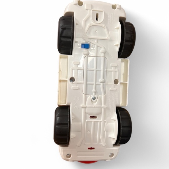 Fisher-Price Little People Lift ‘n Lower Fire Truck - Picture 7 of 11